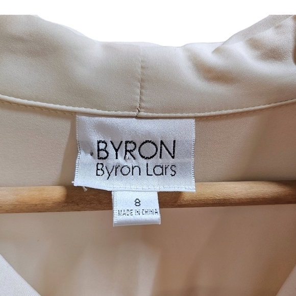 Byron Byron Lars Cream Twist Front Long Sleeve Satin Blouse Size 8 Classic - Picture 8 of 9